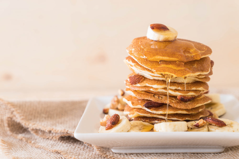 Pancakes cu unt de arahide și fulgi de ovăz – rețeta fitness perfectă pentru un mic dejun sănătos